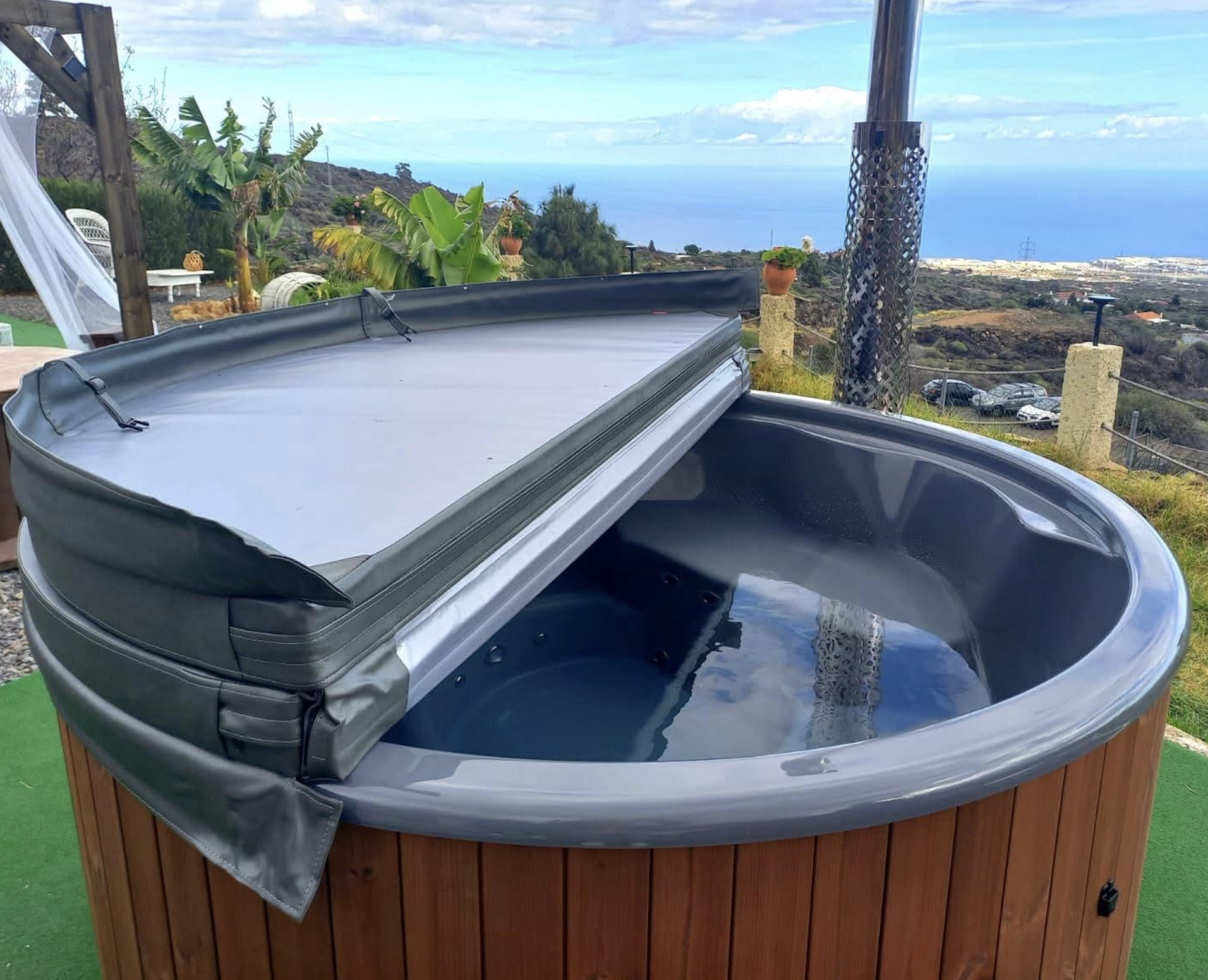 Soojustatud kate kümblustünnile