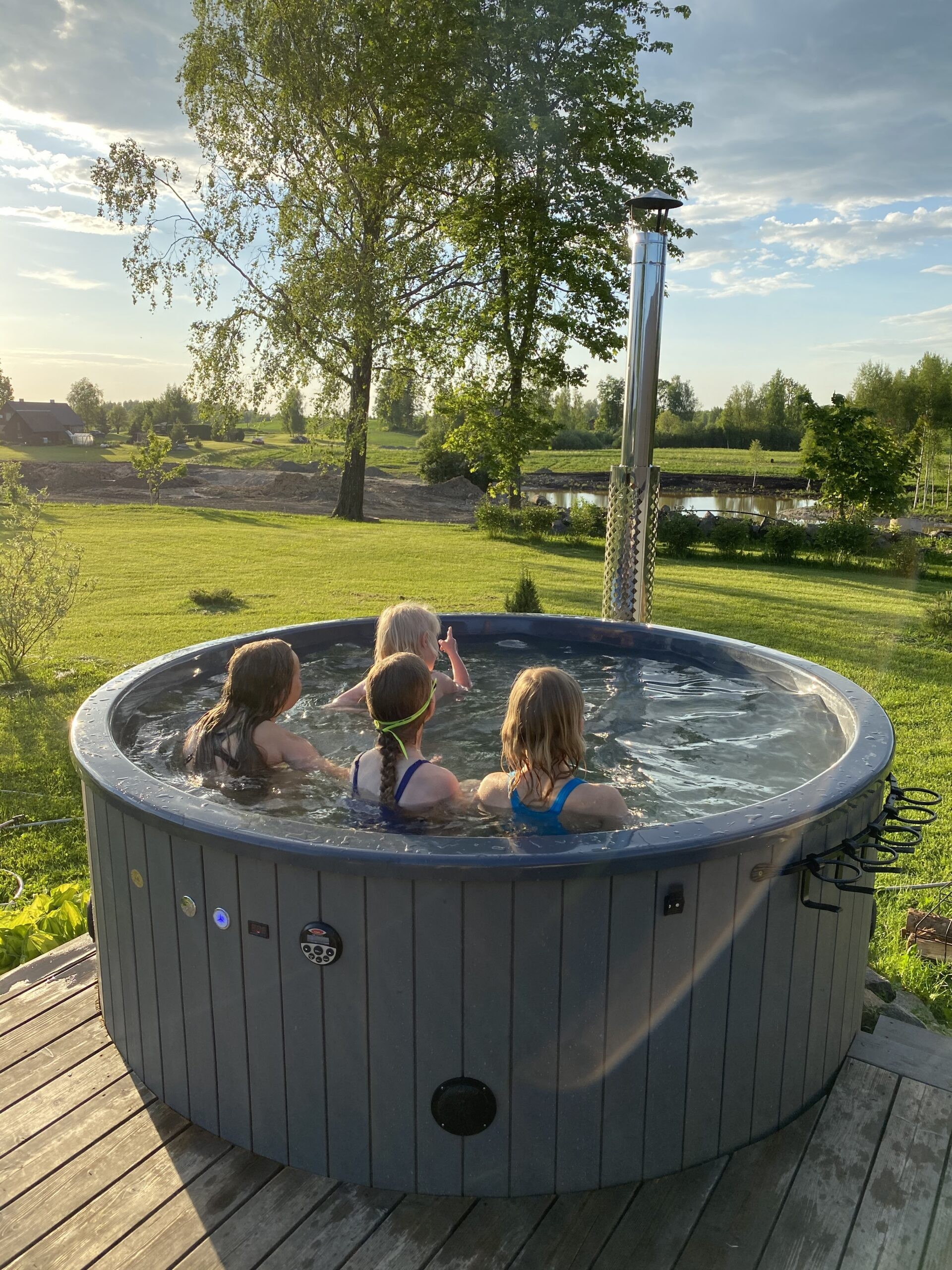 Kümblustünn DeLux 200 integreeritud ahjuga